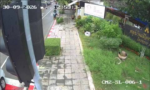 ภาพจากกล้อง ซอยพัฒนาการ 53-CAM1 เวลา 30 ก.ย. 12:53 น. ขณะจุดวัดถนนอ่านได้ อย่างน้อย 20 ซม.